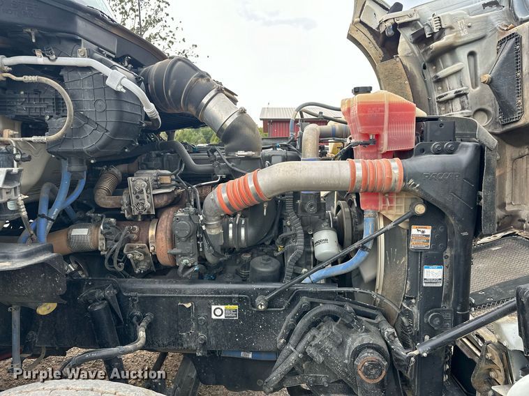 image for item EJ4933 2016 Kenworth  T880 dump truck