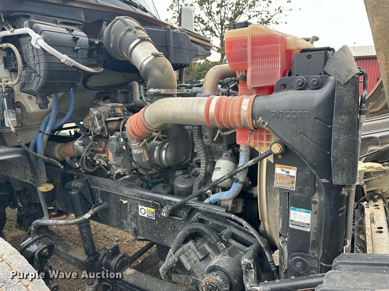 image for item EJ4933 2016 Kenworth  T880 dump truck