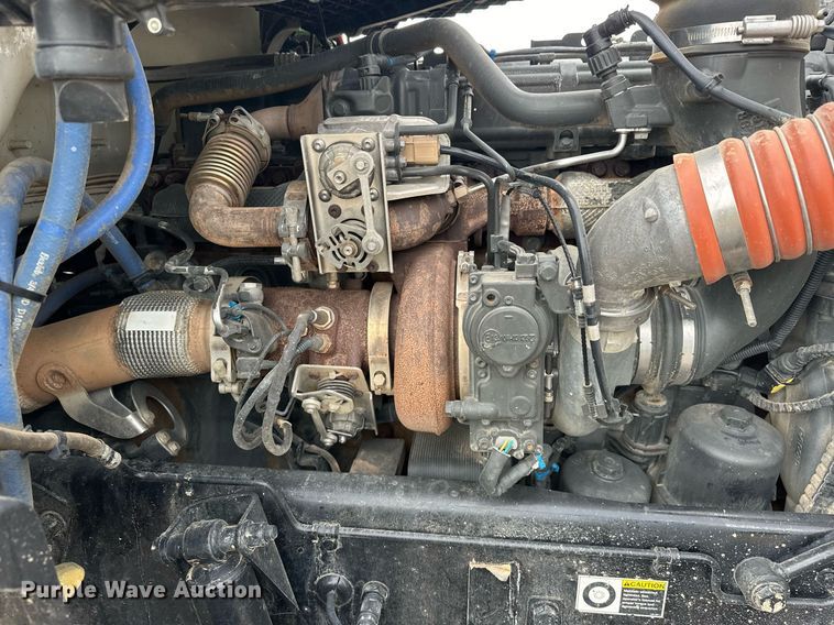 image for item EJ4933 2016 Kenworth  T880 dump truck