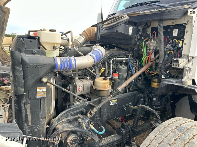 image for item EJ4933 2016 Kenworth  T880 dump truck