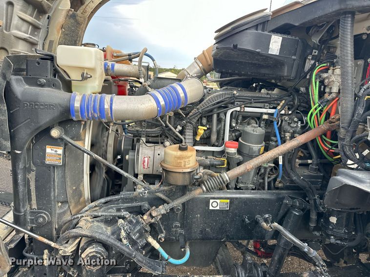 image for item EJ4933 2016 Kenworth  T880 dump truck