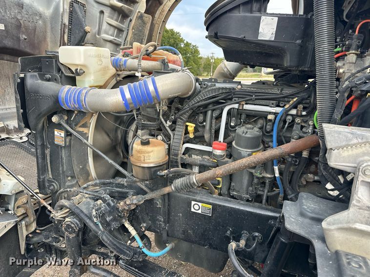 image for item EJ4933 2016 Kenworth  T880 dump truck