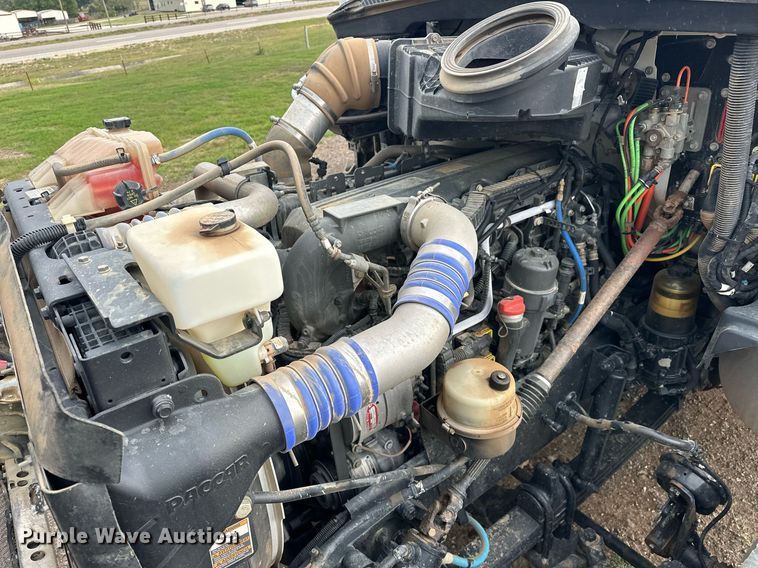 image for item EJ4933 2016 Kenworth  T880 dump truck