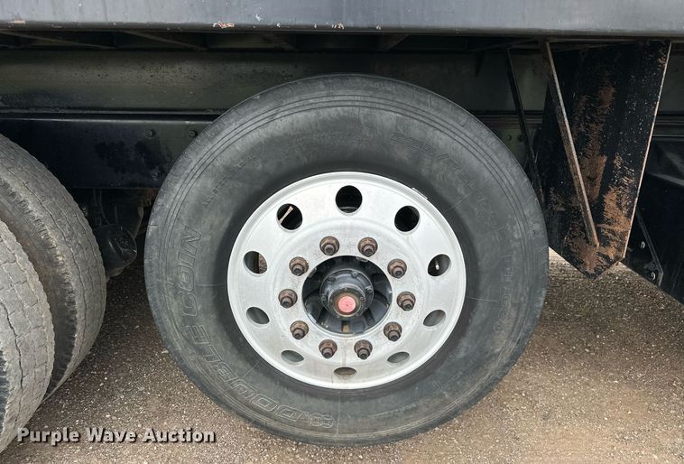 image for item EJ4933 2016 Kenworth  T880 dump truck