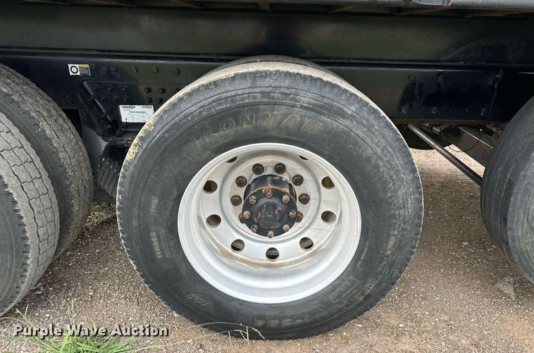 image for item EJ4933 2016 Kenworth  T880 dump truck