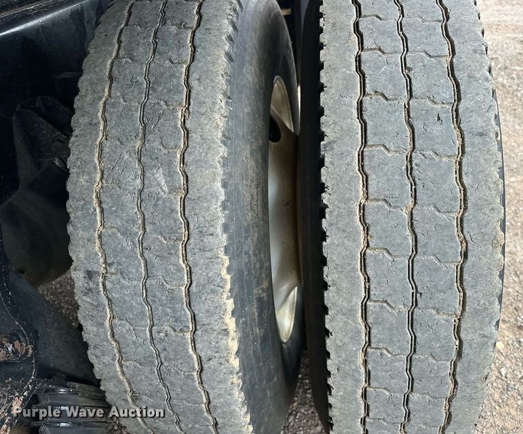 image for item EJ4933 2016 Kenworth  T880 dump truck