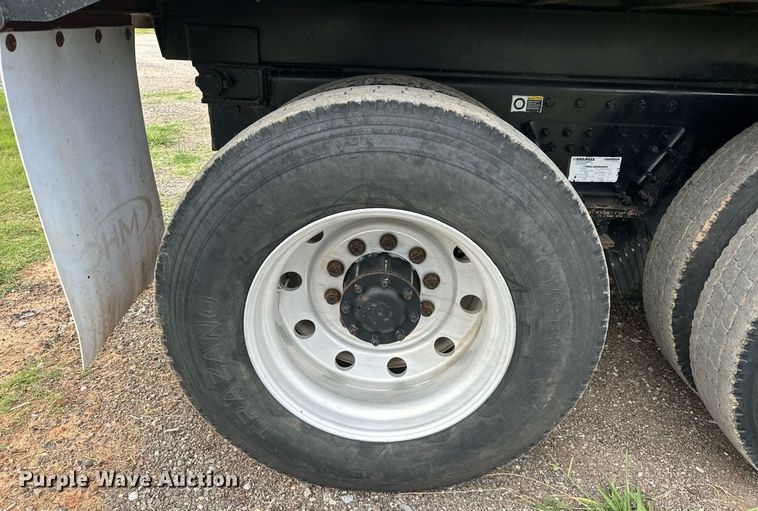 image for item EJ4933 2016 Kenworth  T880 dump truck