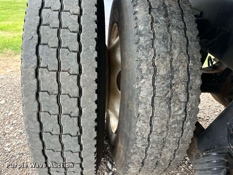 image for item EJ4933 2016 Kenworth  T880 dump truck