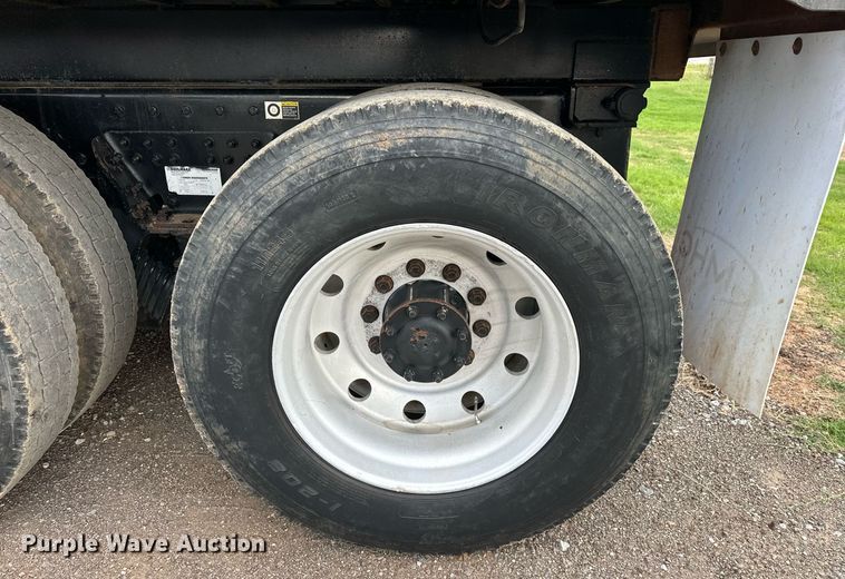 image for item EJ4933 2016 Kenworth  T880 dump truck