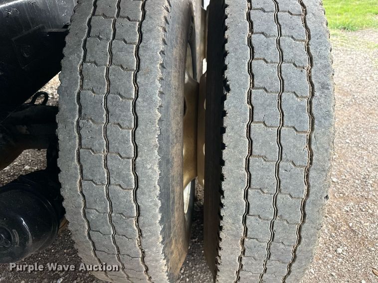 image for item EJ4933 2016 Kenworth  T880 dump truck