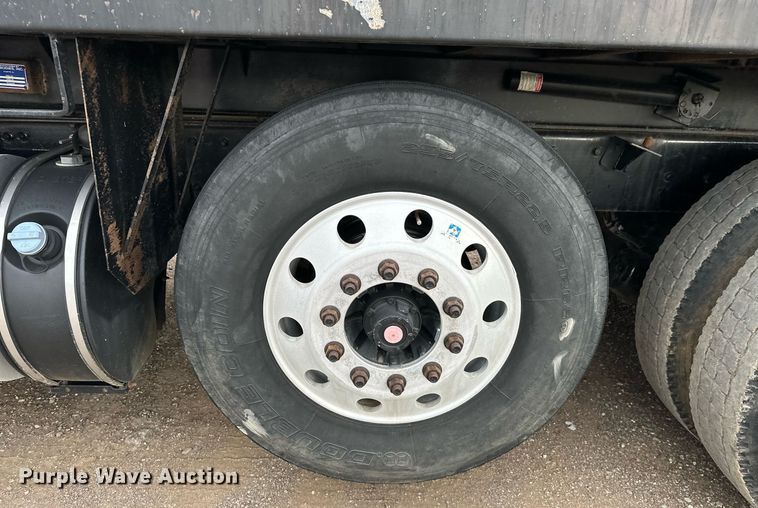 image for item EJ4933 2016 Kenworth  T880 dump truck