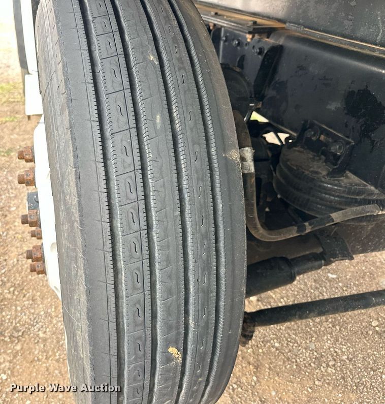 image for item EJ4933 2016 Kenworth  T880 dump truck