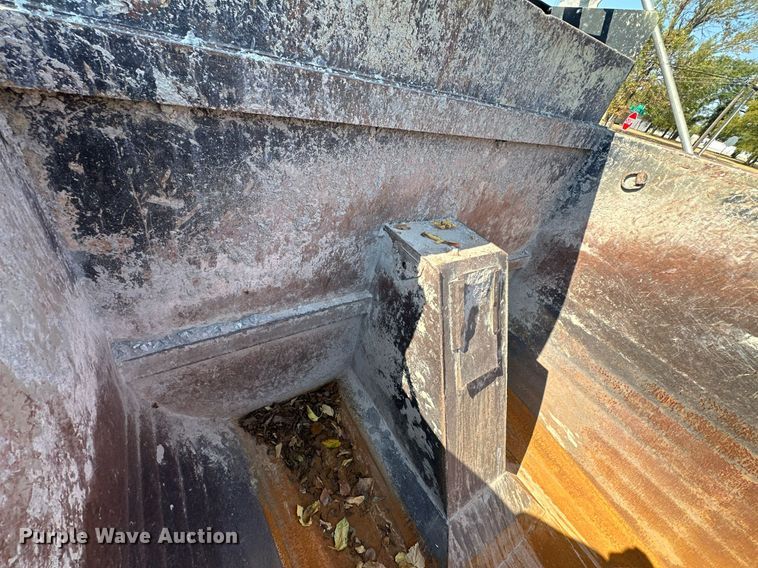 image for item EJ4978 2012 Freightliner Conventional  dump truck