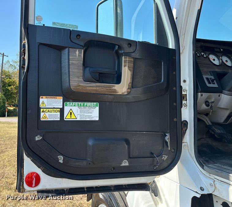 image for item EJ4978 2012 Freightliner Conventional  dump truck