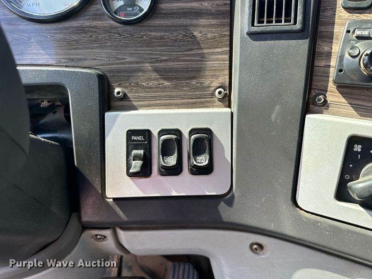 image for item EJ4978 2012 Freightliner Conventional  dump truck