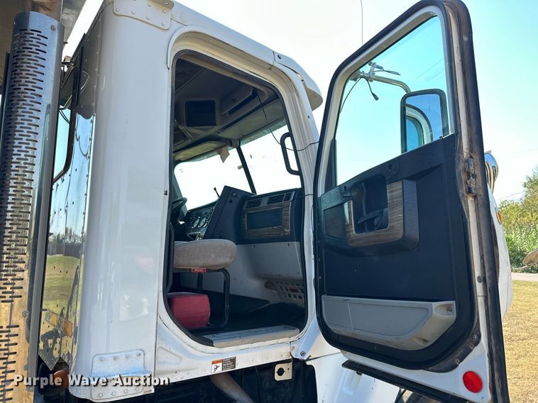 image for item EJ4978 2012 Freightliner Conventional  dump truck