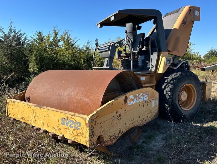 image for item EJ4995 2007 Case SV212 single drum vibratory roller