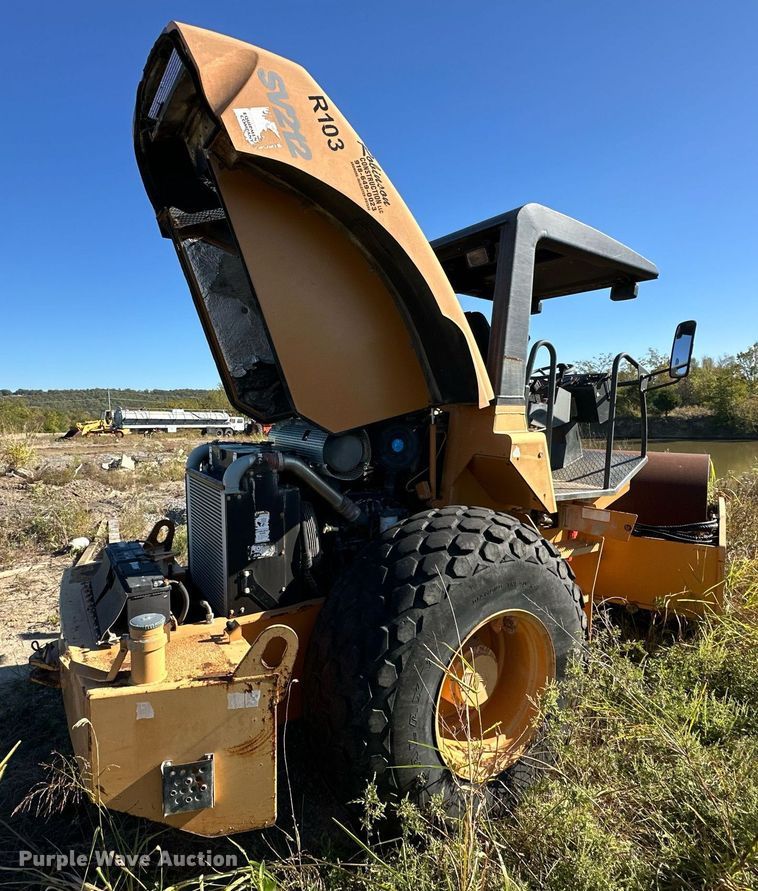 image for item EJ4995 2007 Case SV212 single drum vibratory roller