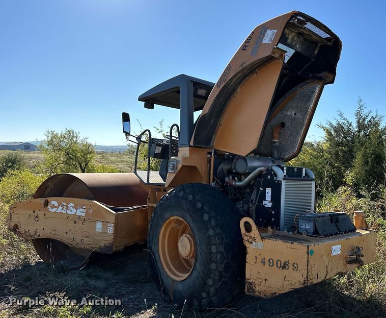 image for item EJ4995 2007 Case SV212 single drum vibratory roller