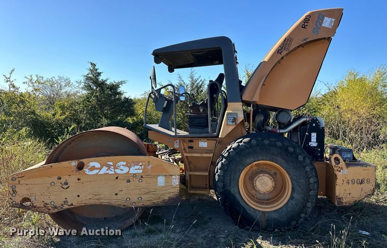 image for item EJ4995 2007 Case SV212 single drum vibratory roller