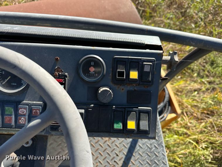 image for item EJ4995 2007 Case SV212 single drum vibratory roller