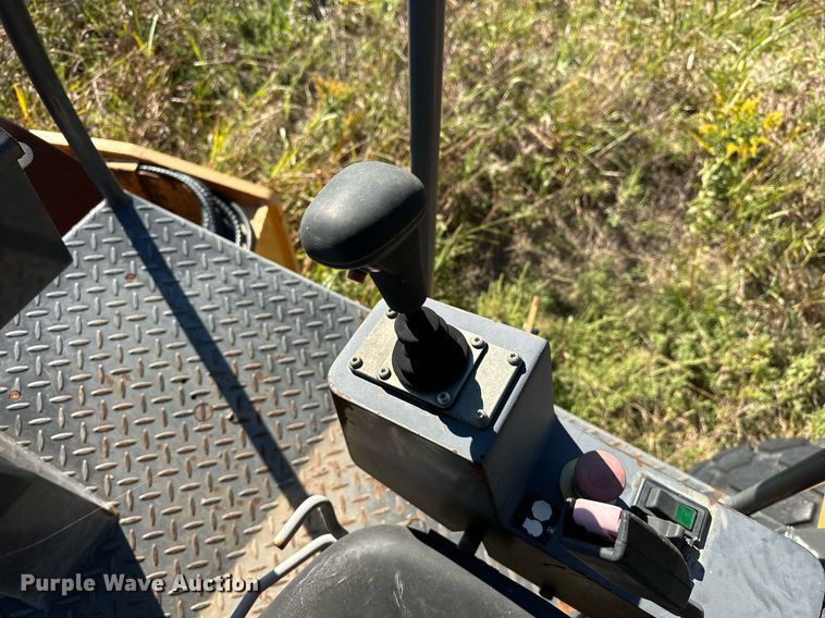 image for item EJ4995 2007 Case SV212 single drum vibratory roller