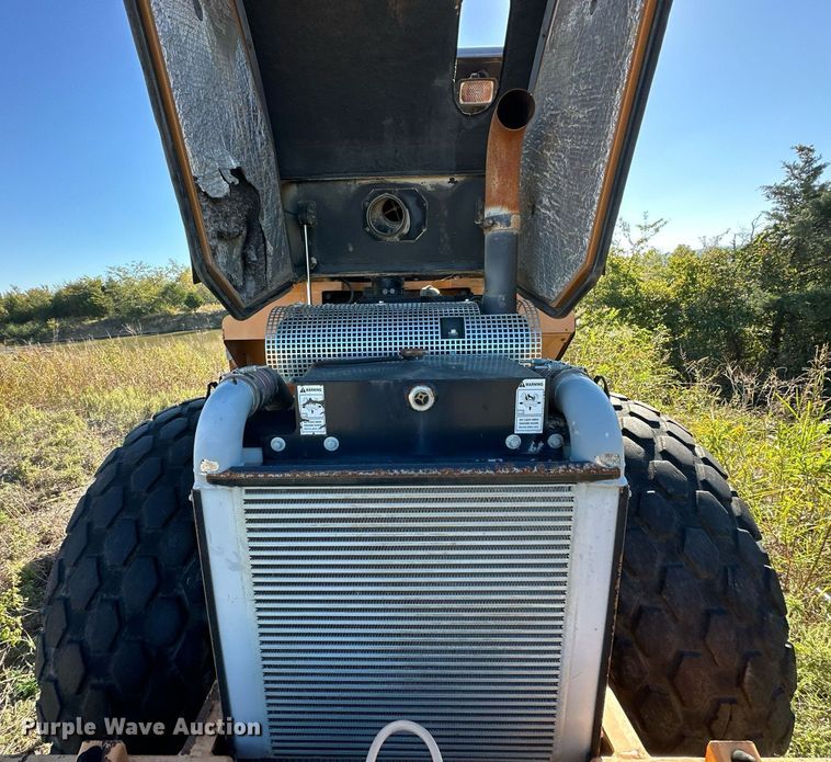 image for item EJ4995 2007 Case SV212 single drum vibratory roller