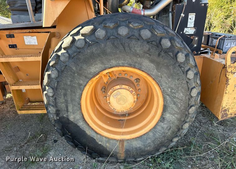 image for item EJ4995 2007 Case SV212 single drum vibratory roller