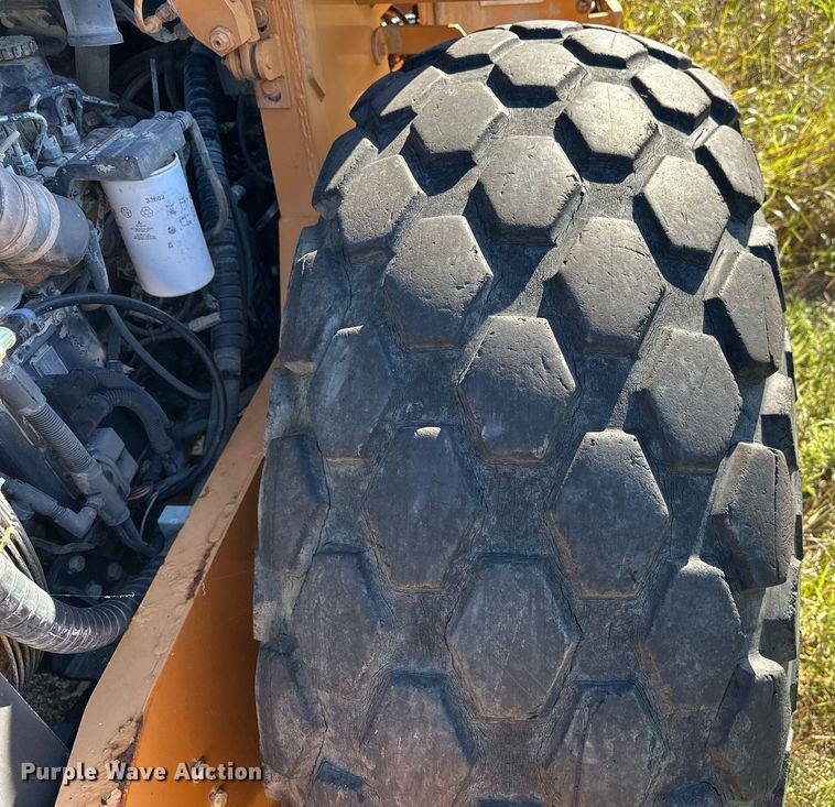 image for item EJ4995 2007 Case SV212 single drum vibratory roller