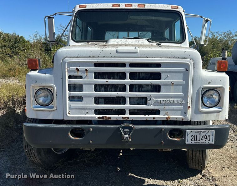 image for item EJ4998 1989 International  S1600 Crew Cab utility / service truck