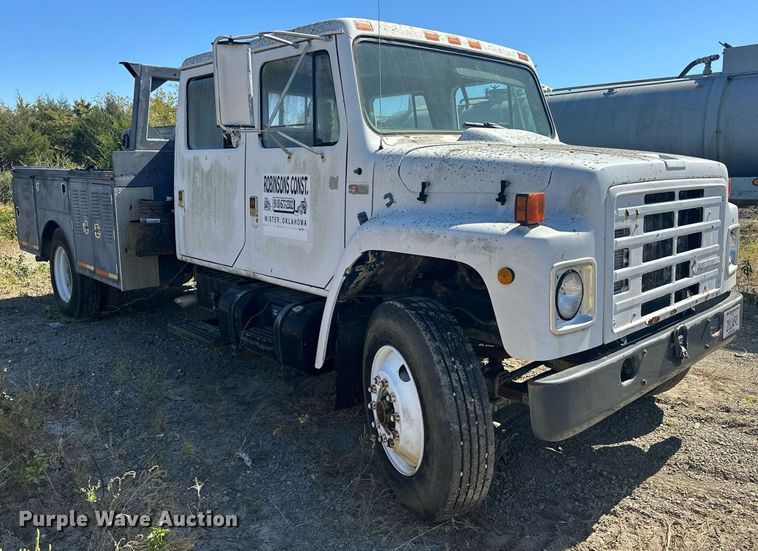 image for item EJ4998 1989 International  S1600 Crew Cab utility / service truck