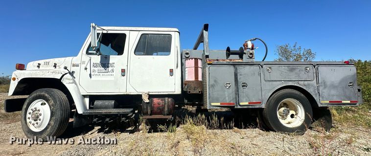 image for item EJ4998 1989 International  S1600 Crew Cab utility / service truck