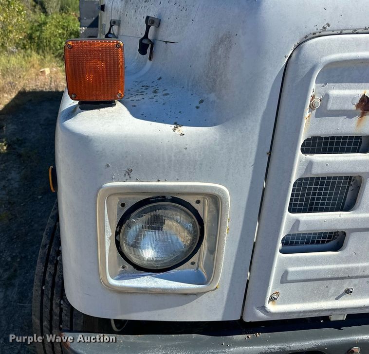 image for item EJ4998 1989 International  S1600 Crew Cab utility / service truck