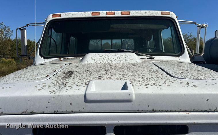 image for item EJ4998 1989 International  S1600 Crew Cab utility / service truck