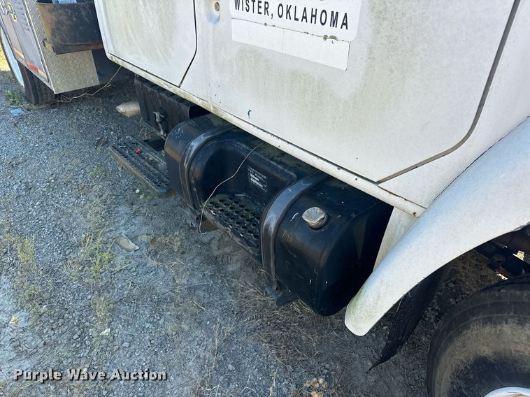 image for item EJ4998 1989 International  S1600 Crew Cab utility / service truck