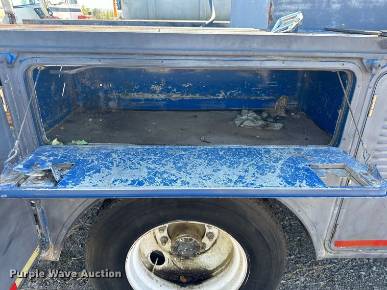 image for item EJ4998 1989 International  S1600 Crew Cab utility / service truck