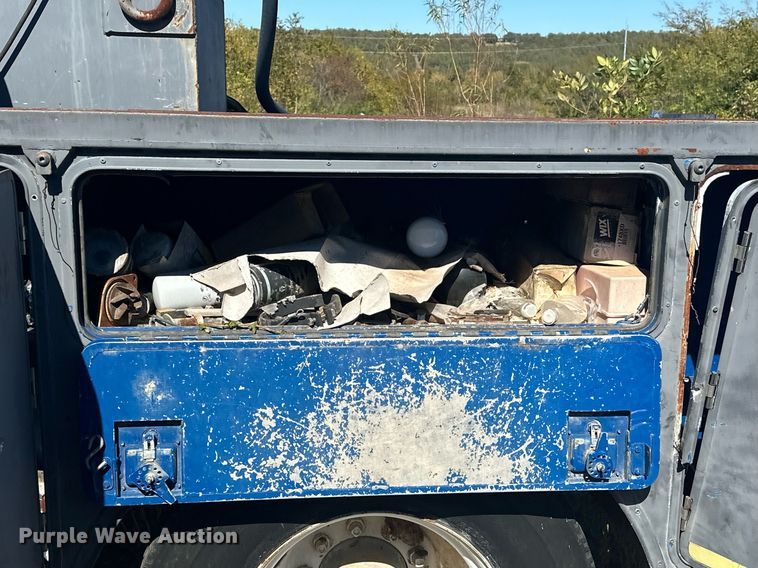 image for item EJ4998 1989 International  S1600 Crew Cab utility / service truck