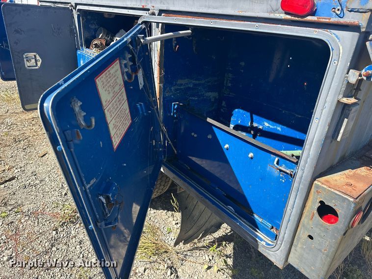 image for item EJ4998 1989 International  S1600 Crew Cab utility / service truck