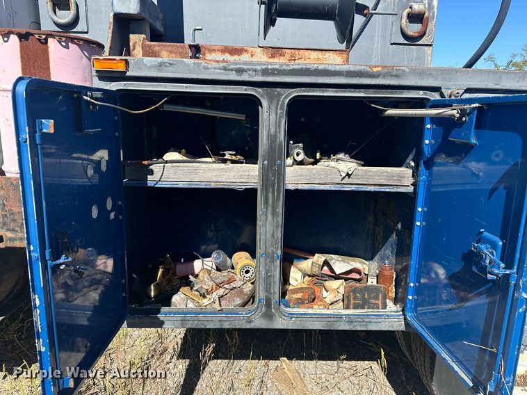 image for item EJ4998 1989 International  S1600 Crew Cab utility / service truck