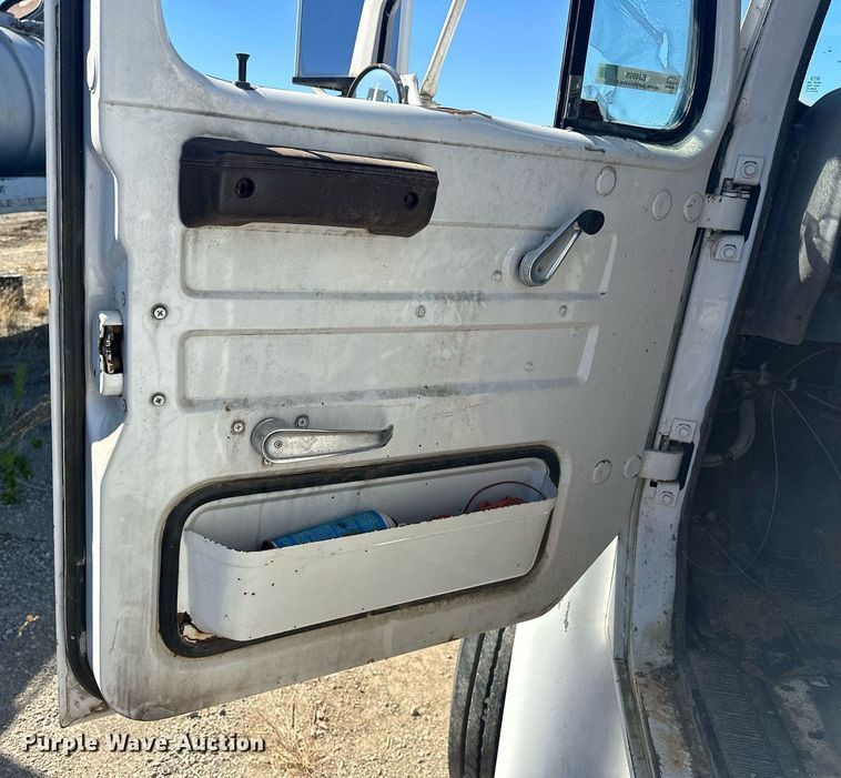 image for item EJ4998 1989 International  S1600 Crew Cab utility / service truck