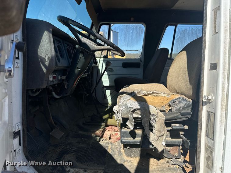 image for item EJ4998 1989 International  S1600 Crew Cab utility / service truck