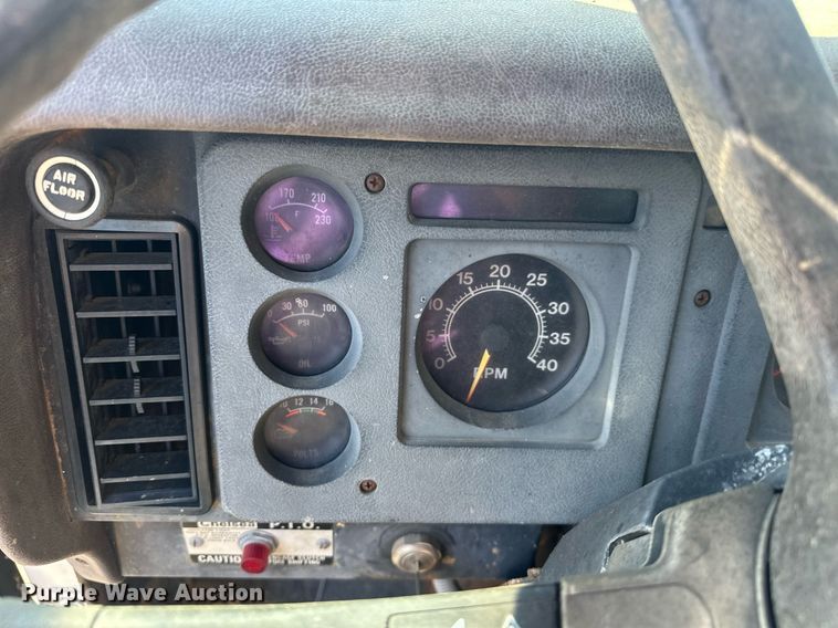 image for item EJ4998 1989 International  S1600 Crew Cab utility / service truck