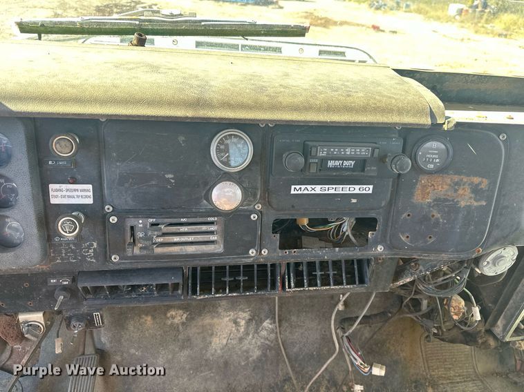 image for item EJ4998 1989 International  S1600 Crew Cab utility / service truck