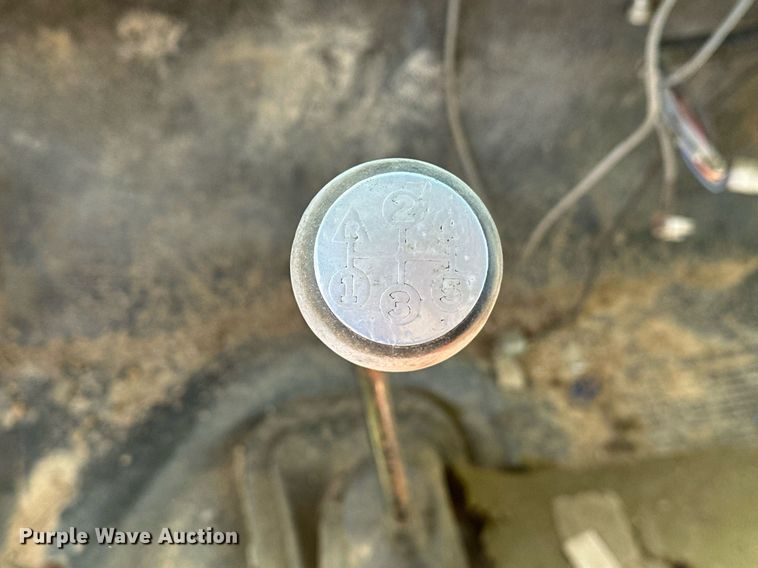 image for item EJ4998 1989 International  S1600 Crew Cab utility / service truck