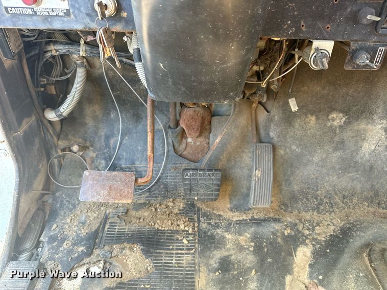 image for item EJ4998 1989 International  S1600 Crew Cab utility / service truck