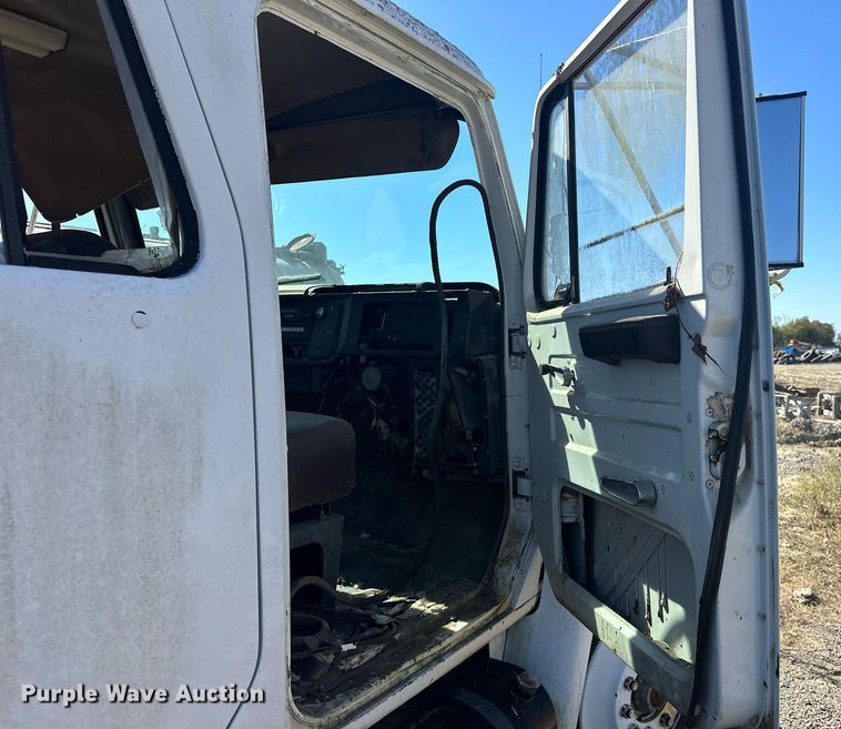 image for item EJ4998 1989 International  S1600 Crew Cab utility / service truck