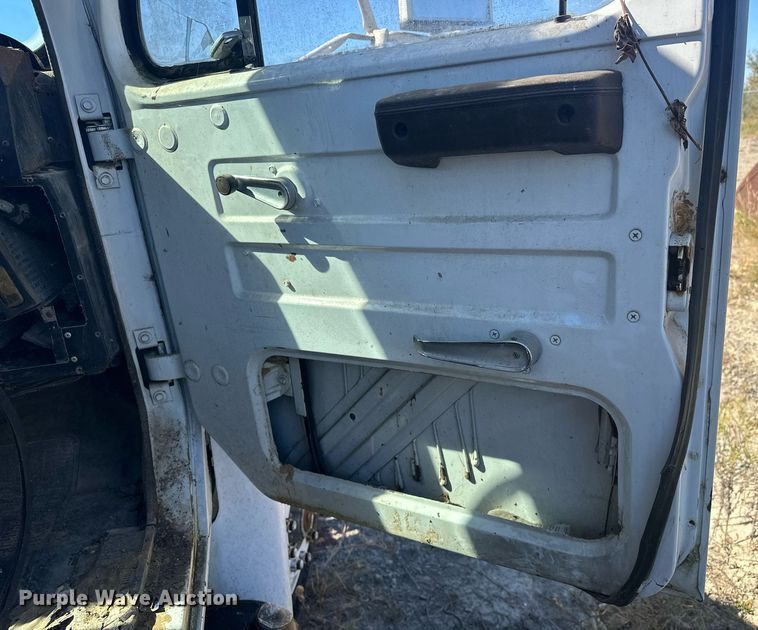 image for item EJ4998 1989 International  S1600 Crew Cab utility / service truck