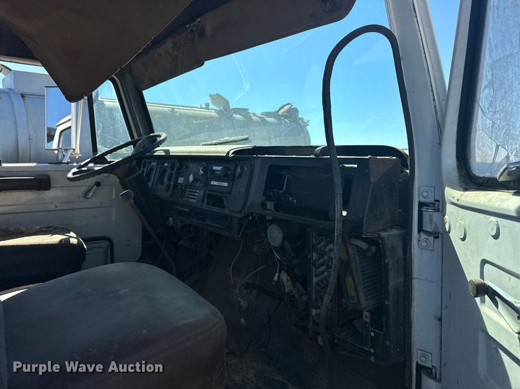 image for item EJ4998 1989 International  S1600 Crew Cab utility / service truck