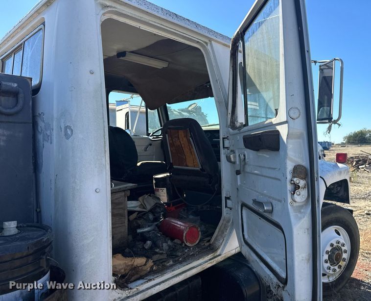 image for item EJ4998 1989 International  S1600 Crew Cab utility / service truck