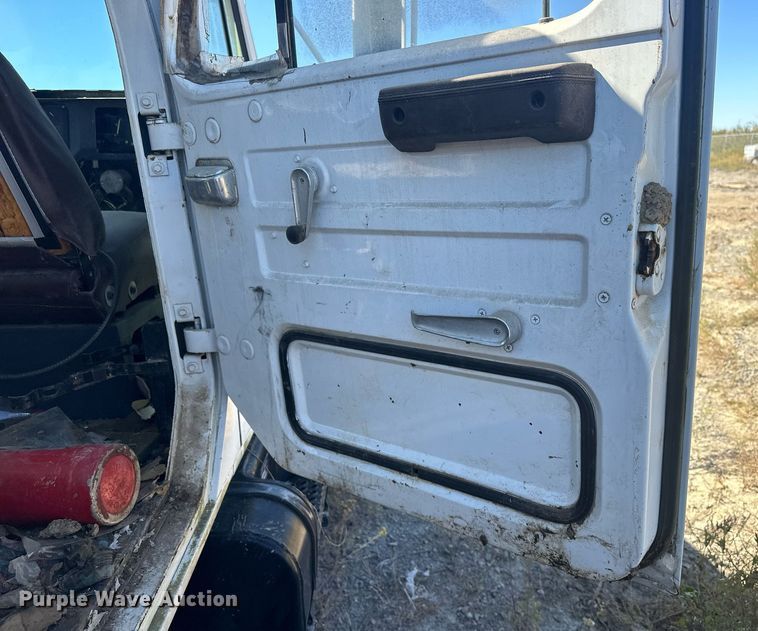 image for item EJ4998 1989 International  S1600 Crew Cab utility / service truck